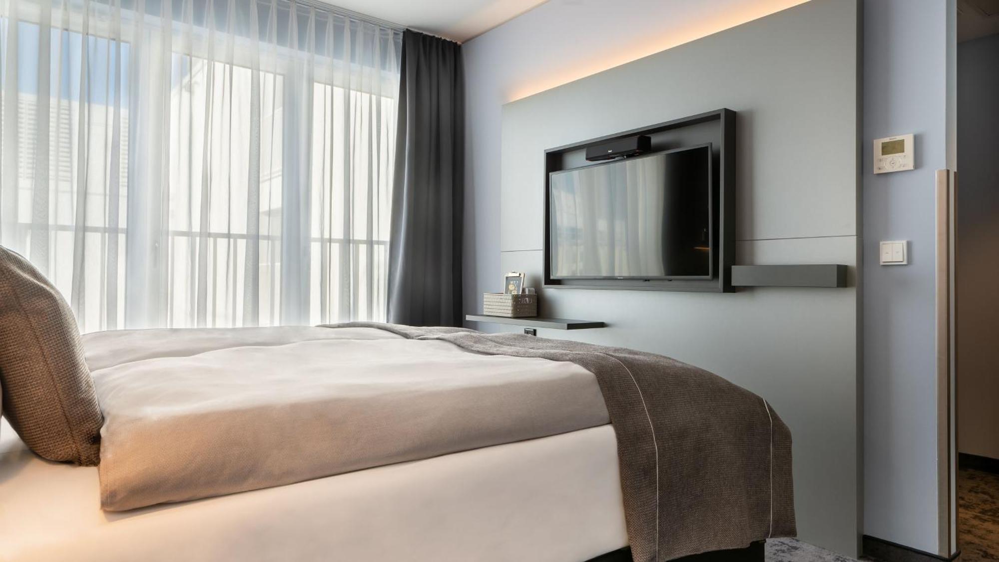 Holiday Inn - The Niu, Charly Frankfurt City By Ihg Frankfurt am Main Exterior photo